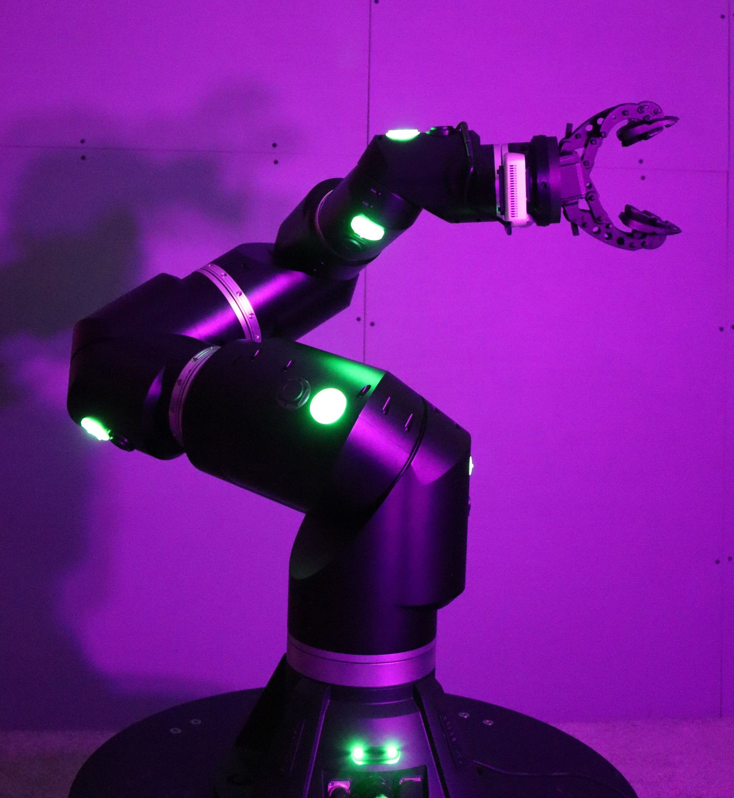 Unlike conventional industrial robots, Re-Vector employs frusto-spherical, partially decoupled joints, providing exceptional versatility in three-dimensional space.