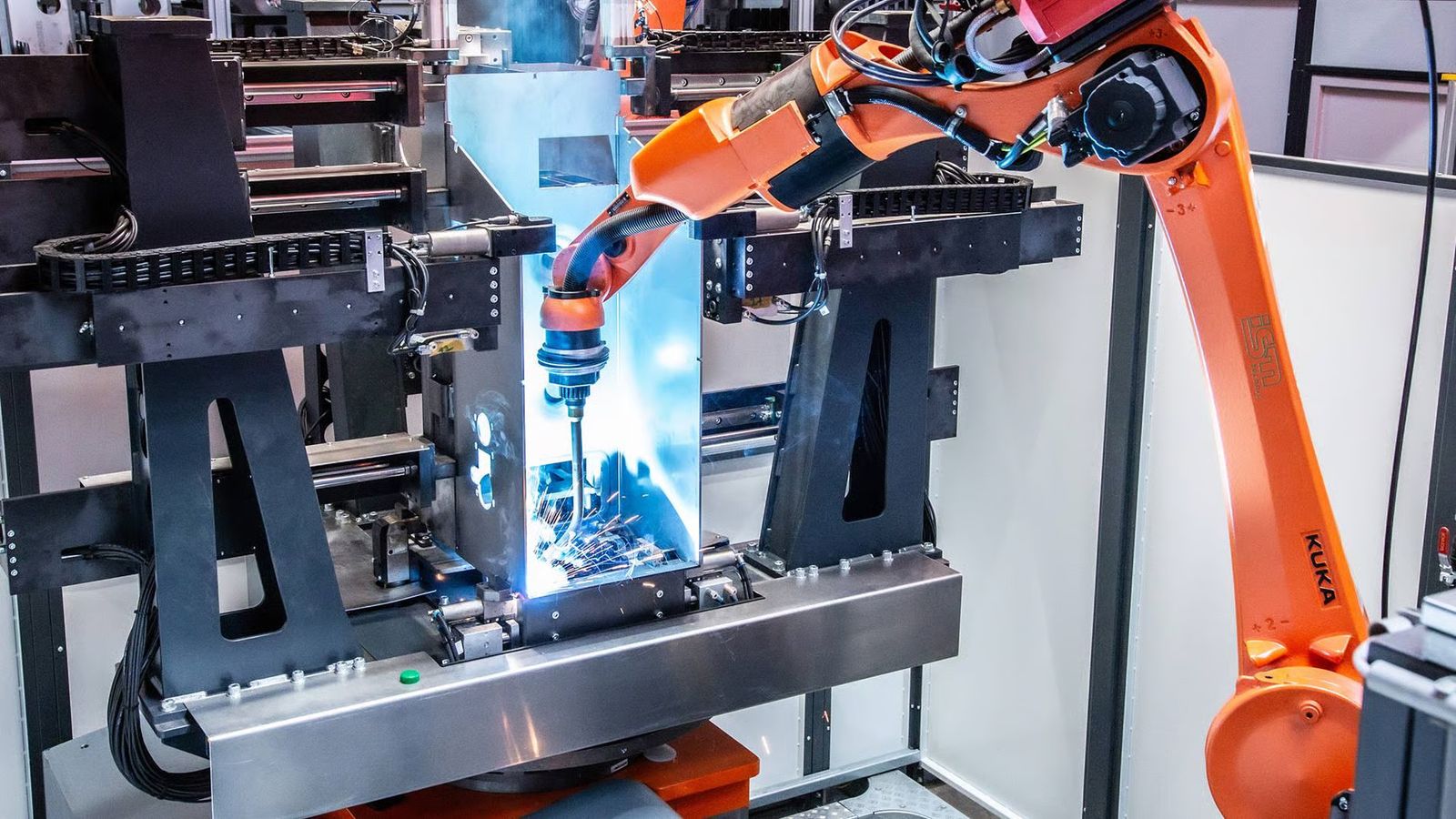BioWIN, the Windhager boiler family with the most units is automatically tack-welded in the two tack-welding cells.