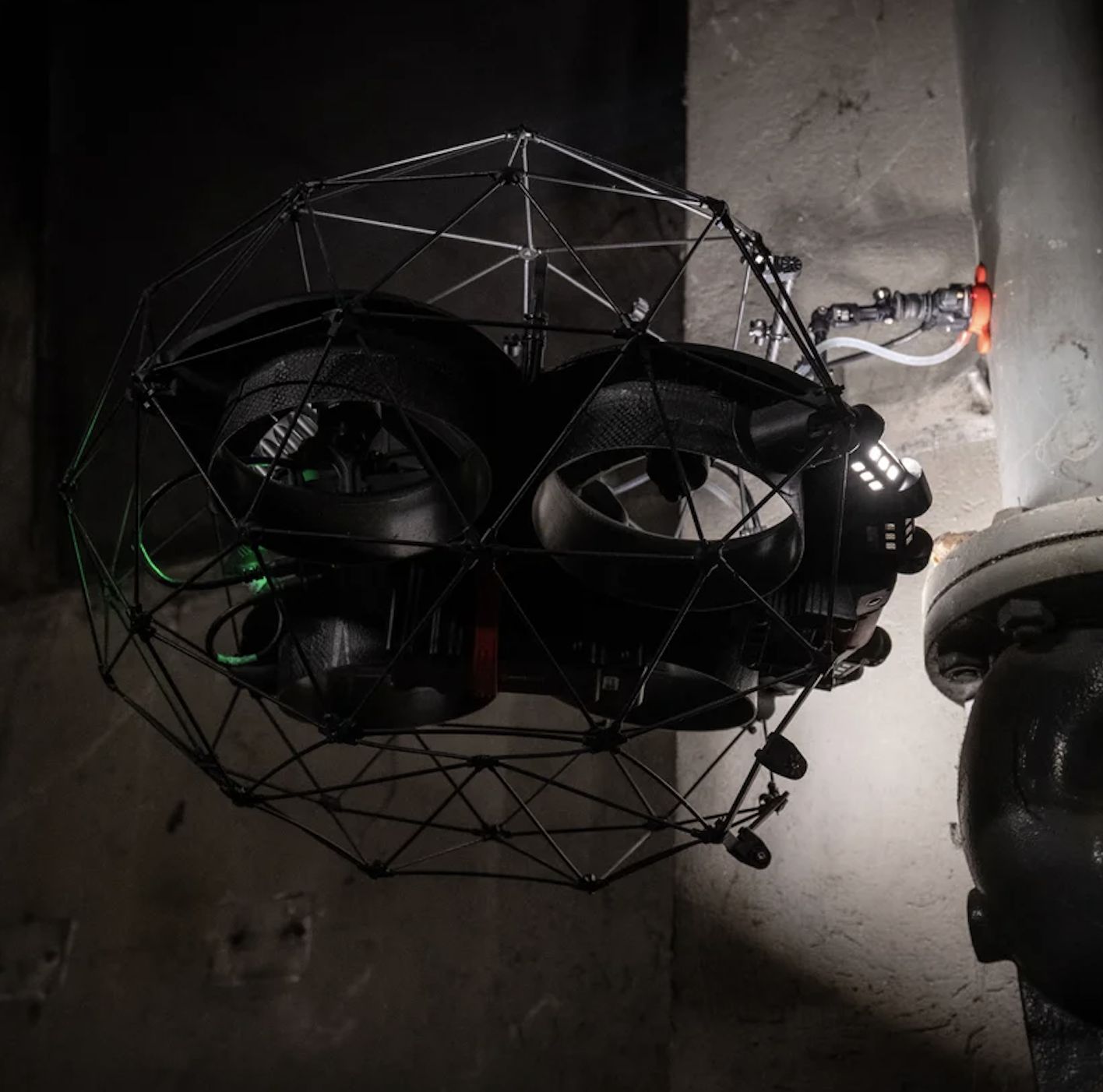 The Elios 3 captures a thickness measurement with its UT payload.